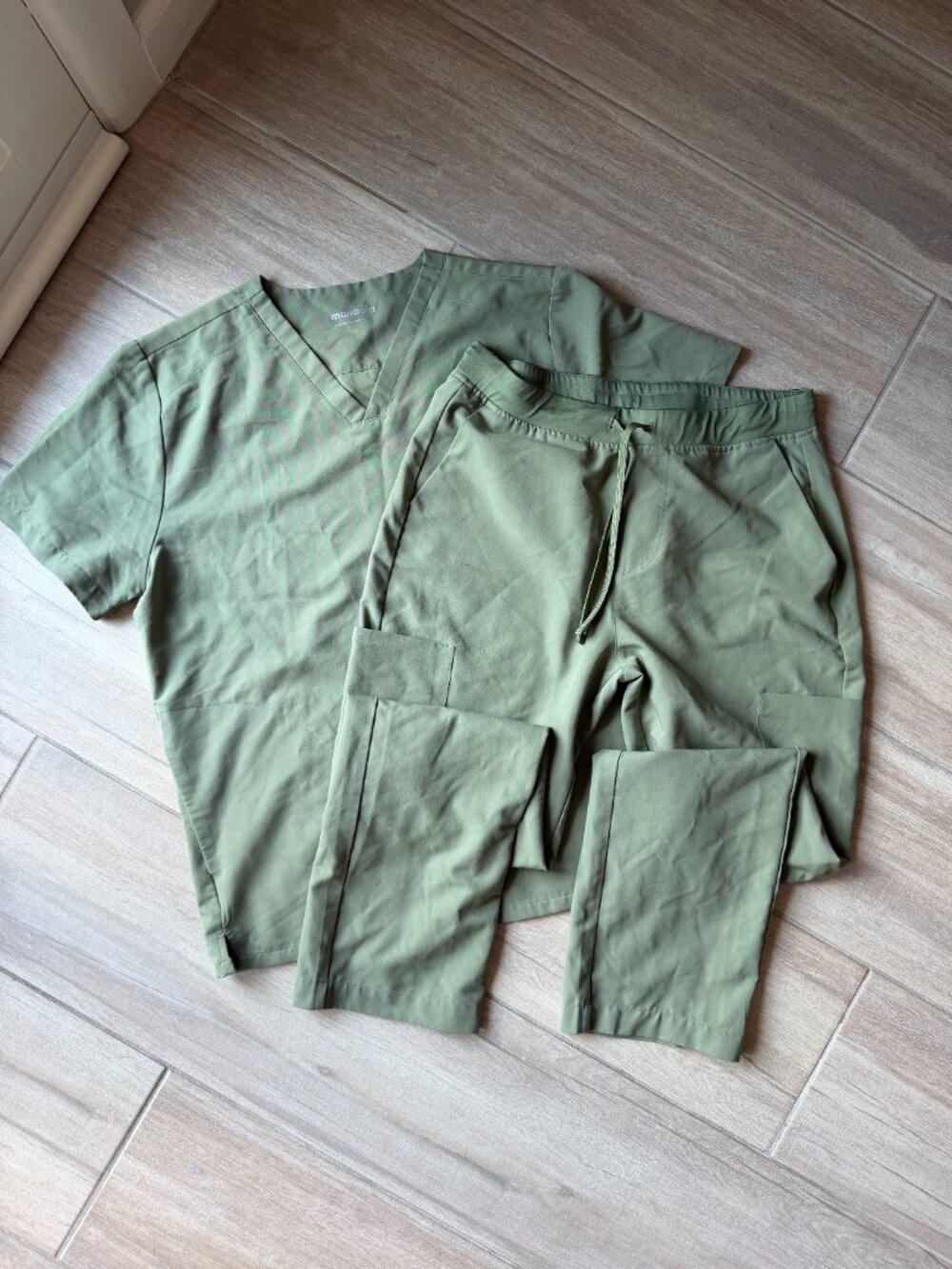 Mandala Army Green Scrub Set - V-Neck Top & Cargo Bottoms - Women's Size L - Picture 2 of 13